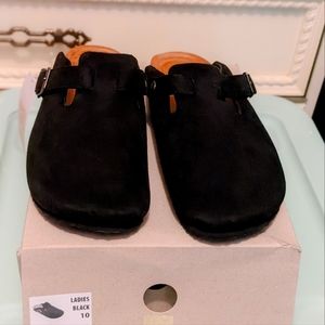 Time & Tru Black Mule Clogs
